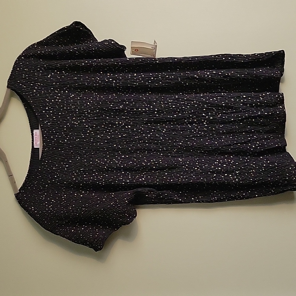 Lauren Lee Woman Black and Gold Crinkle Top Size 20W
